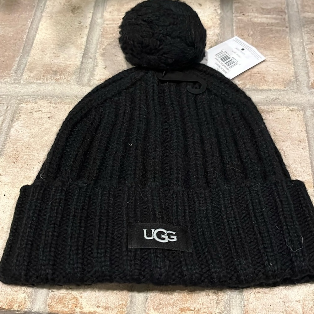 Ugg NWT Black Pom Hat